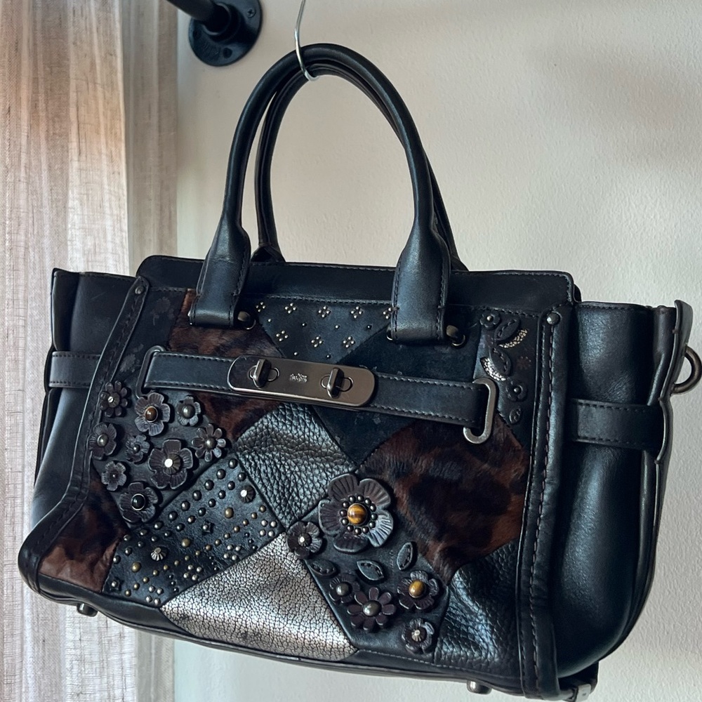 ❤️‍🔥Coach Rare Embellished Canyon quilted swagger 27, EUC
